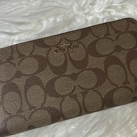 Signature Coach Long Wallet - Picture 2 of 7